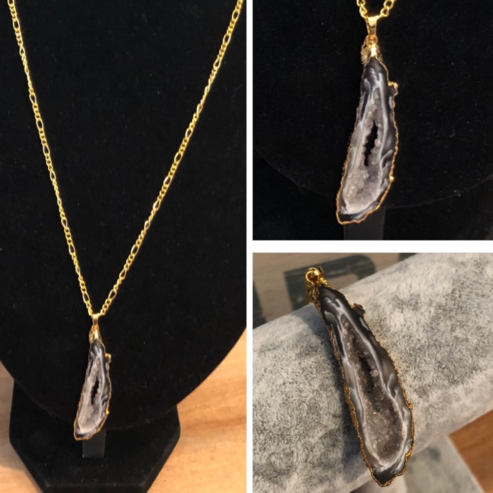 NWOT Pretty Druzy Sweater Necklace – WB051240